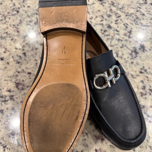 Ferragamo Black Leather Loafers with reversible Silver/Gold Gancini Buckle 11.5 - Picture 6 of 6